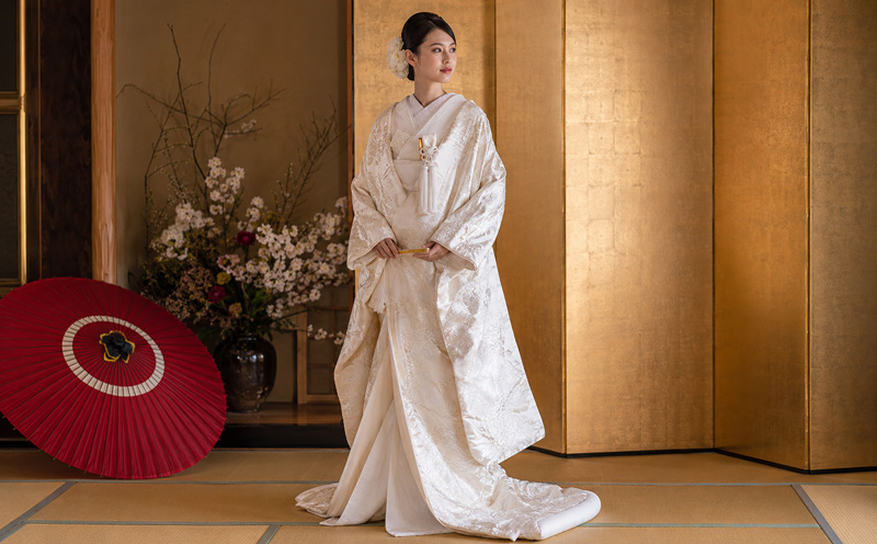 The uchikake, worn open over the kakeshita — inspiration for the range of kimono styles available at KOKORO.